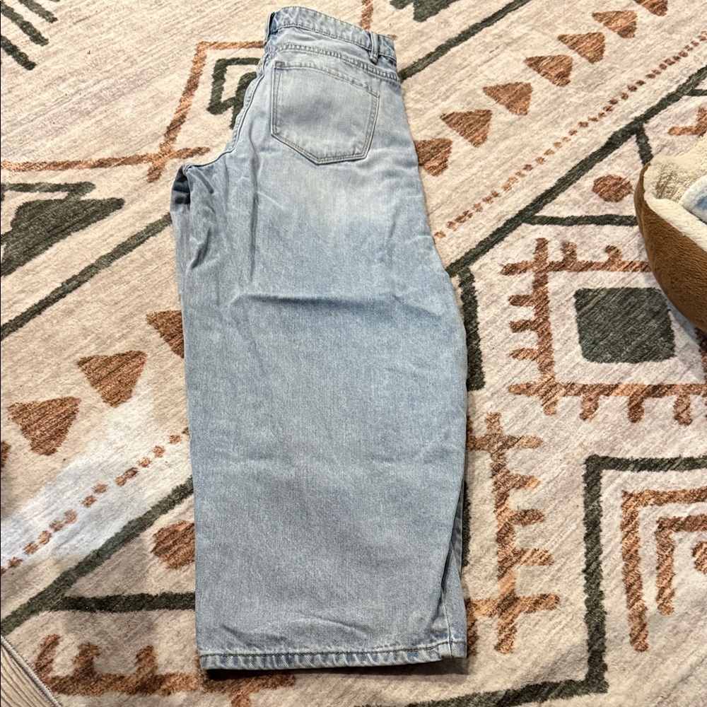 Relaxed Light Blue Denim Jeans - Casual Comfort Fit